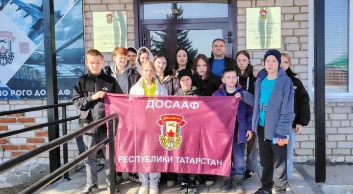 Дети из приюта «Забота» познакомились с миром вождения в Алексеевском ДОСААФ