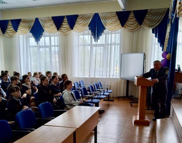 Урок безопасности по правилам управления внедорожной техникой прошел в Алексеевской школе