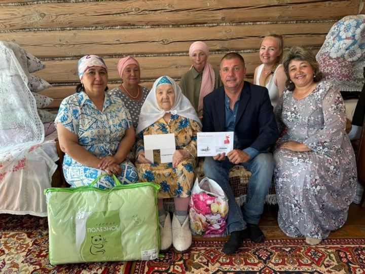 Ветераны Алексеевского района принимают поздравления