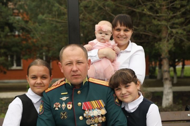 Герой СВО передал в музей сбитые БПЛА: история подвига Ильгиза Ахатова