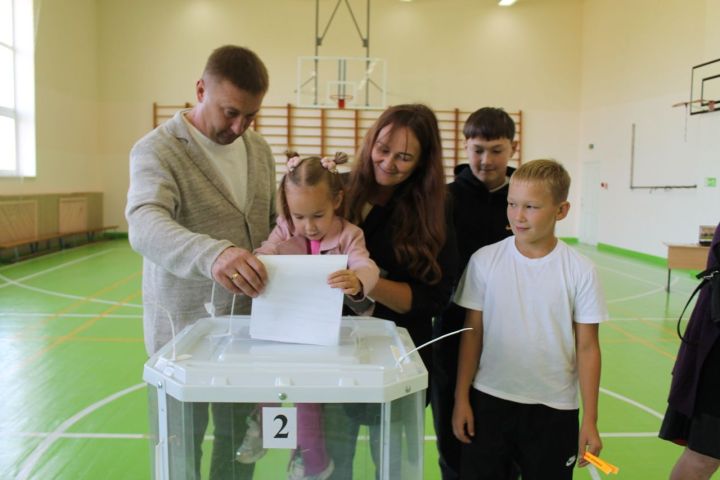 Семья Закировых из Алексеевского района приняла участие в выборах