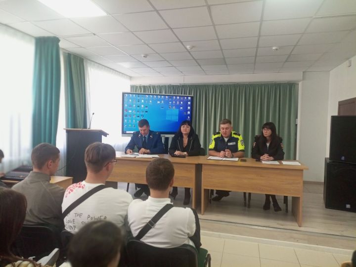 В Алексеевском аграрном колледже состоялась встреча с представителями правоохранительных органов