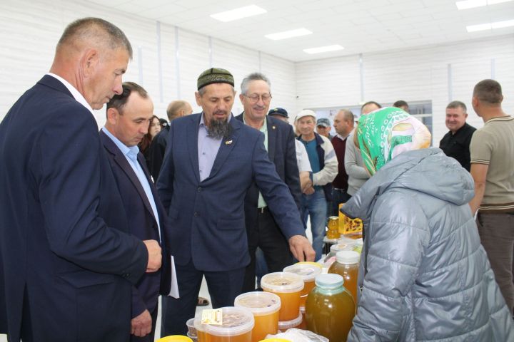 В Алексеевском районе обсудили перспективы и проблемы пчеловодства
