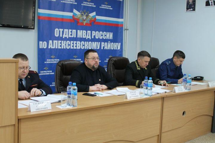 Алексеевск районында 2025 елдагы оператив-хезмәт эшчәнлеге йомгаклары бәяләнде