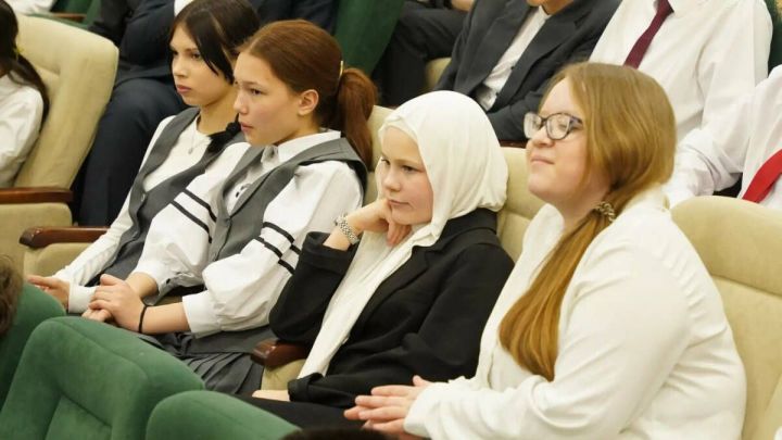 Как безопасно общаться в мессенджерах: урок для казанских школьников