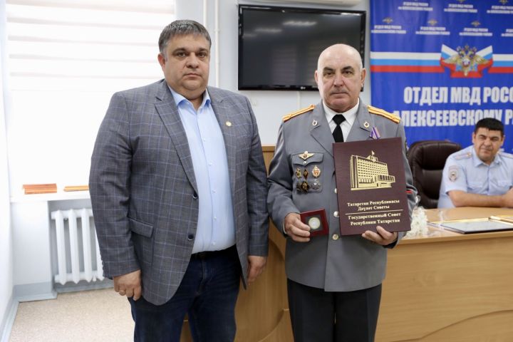В Алексеевском наградили ветеранов МВД