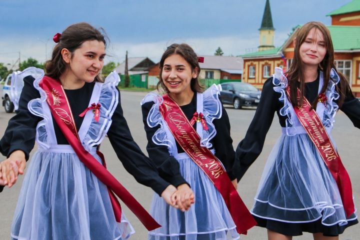 Выпускники Билярска подарили селу день воспоминаний и народных традиций
