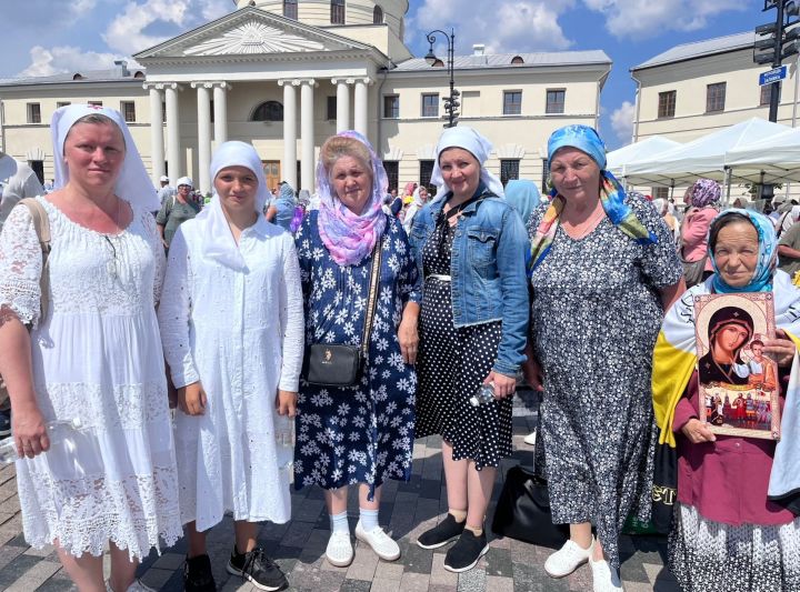 Под покровом Казанской иконы: паломники из Алексеевского района стали участниками исторического богослужения