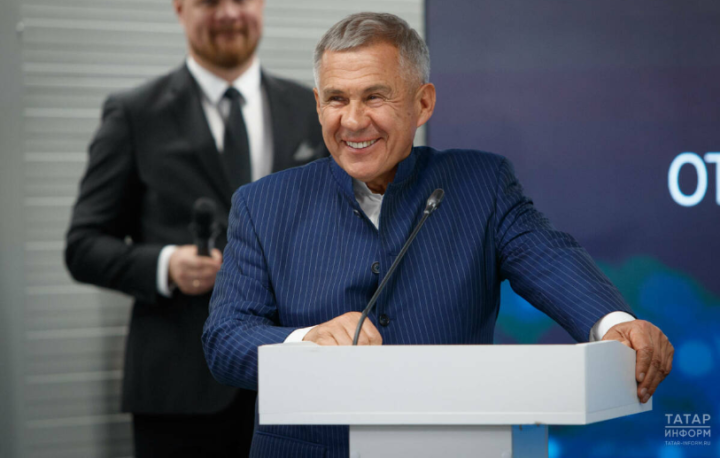 Раис Татарстана передал технику сельским кооператорам