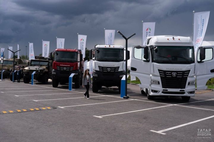 Блогеры побывали на Автомобильном заводе КАМАЗ
