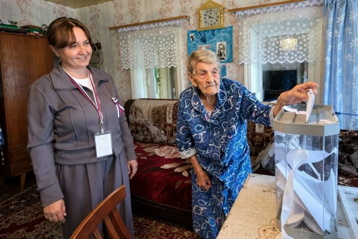 103-летняя участница Великой Отечественной войны проголосовала на дому