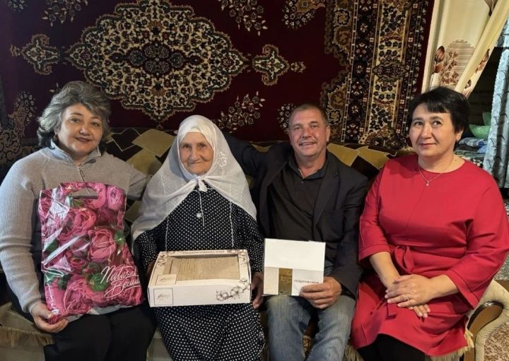 Түбән Тигәнәле: Тәнзилә Гатина 90 яшьлек юбилеен билгеләде