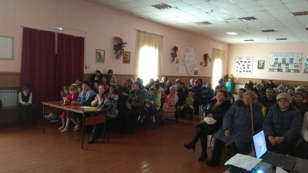 Фоторепортаж: В Левашево на столетие ТАССР создали большой флаг и подготовили праздничный концерт