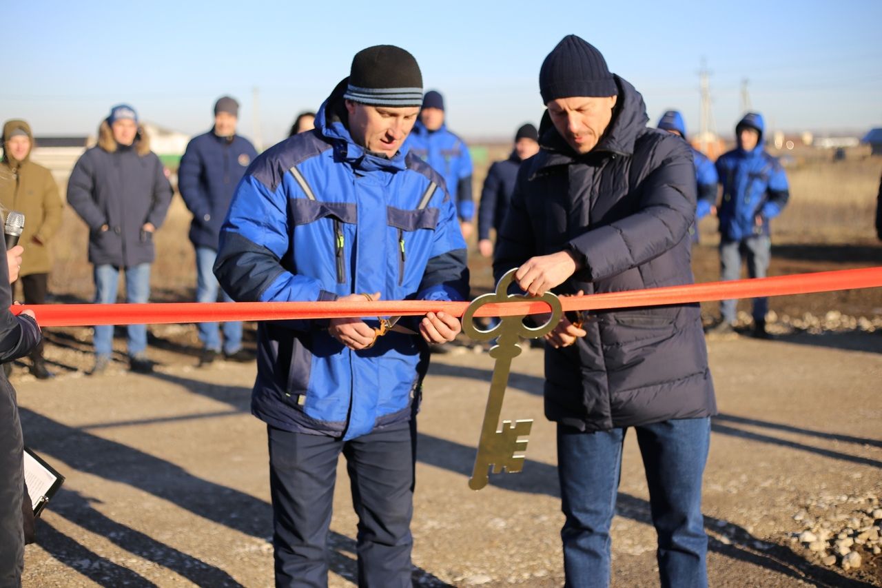 Видео: Сегодня три алексеевские семьи празднуют новоселье