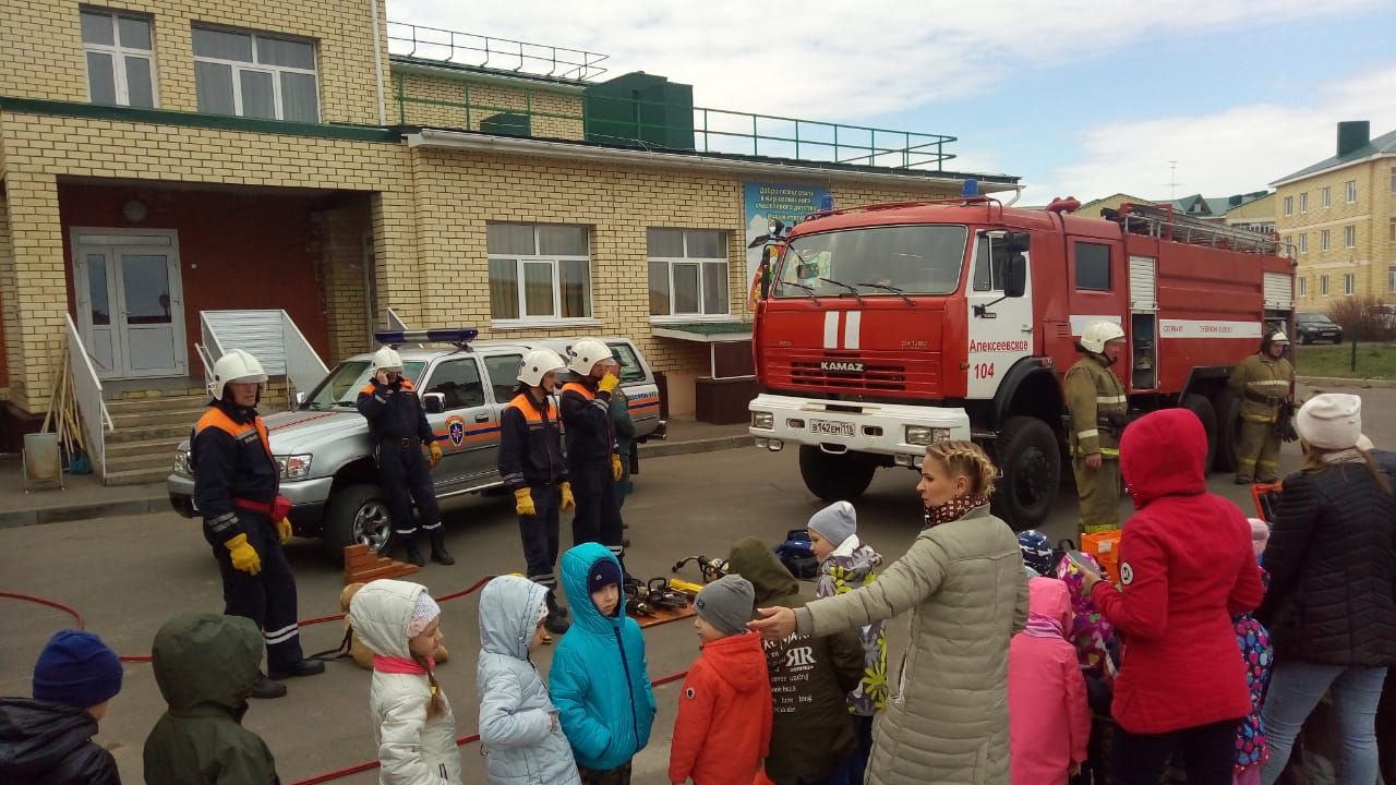 Сегодня в Алексеевском районе празднуется день пожарный охраны