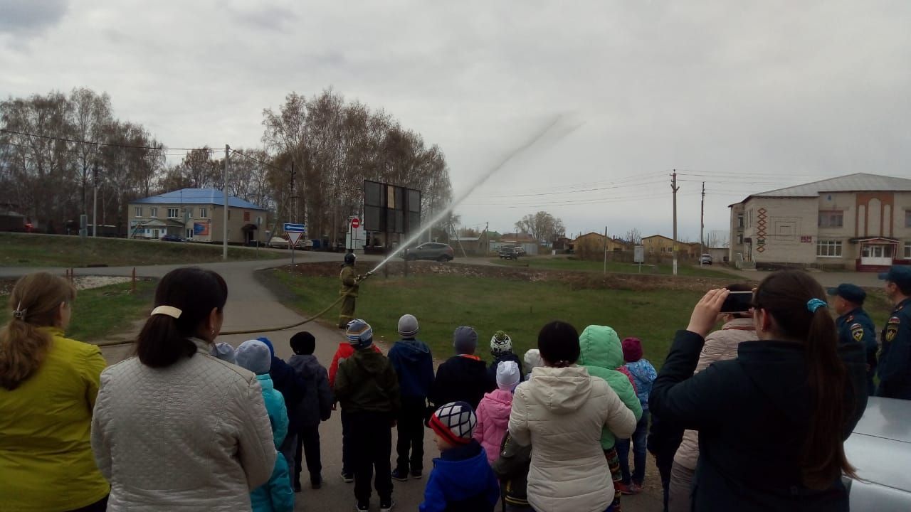 Сегодня в Алексеевском районе празднуется день пожарный охраны