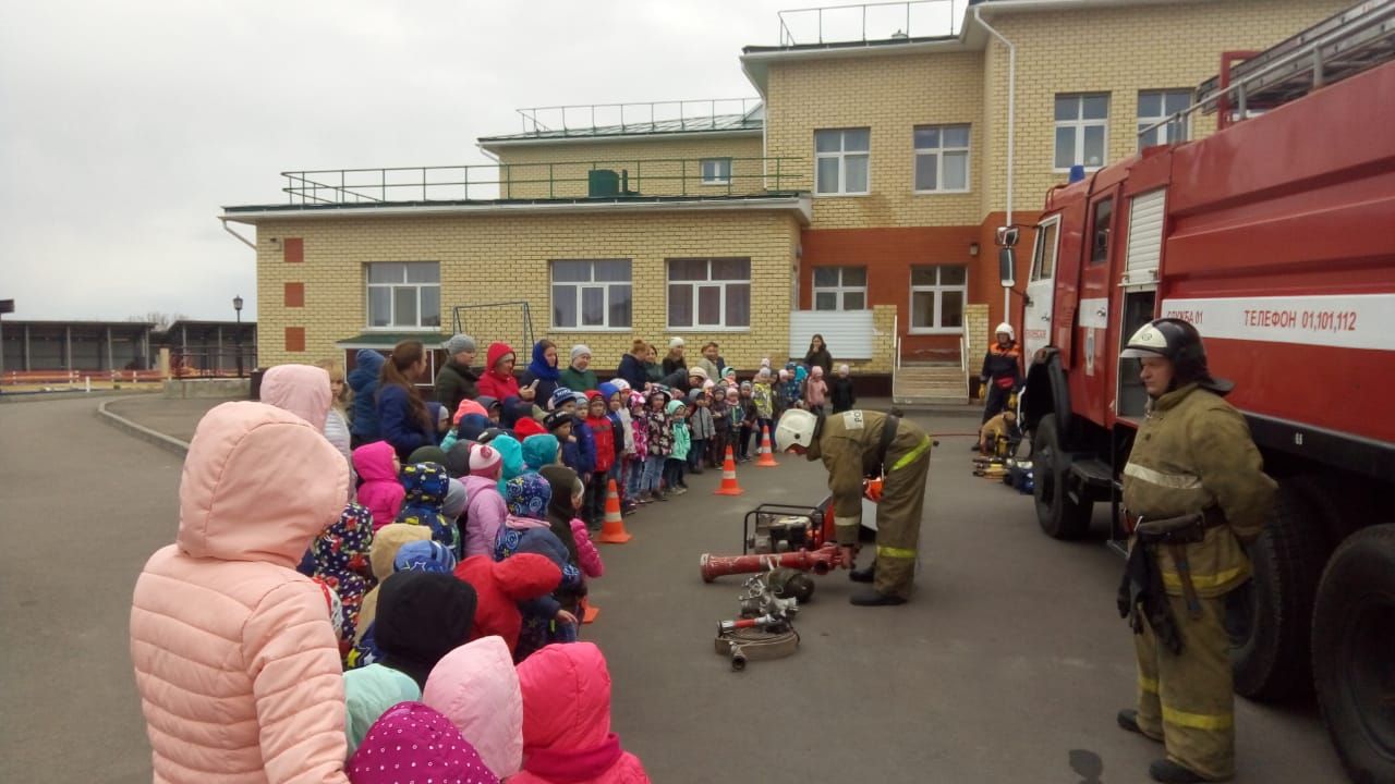 Сегодня в Алексеевском районе празднуется день пожарный охраны