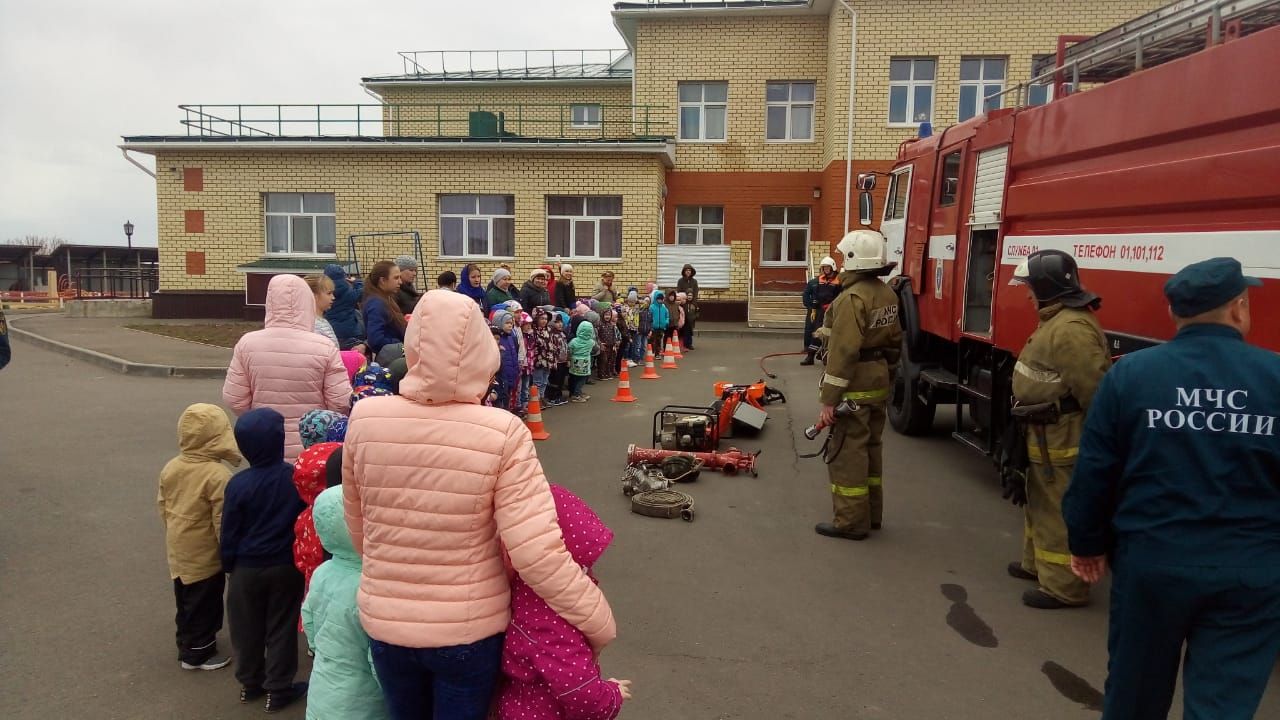 Сегодня в Алексеевском районе празднуется день пожарный охраны