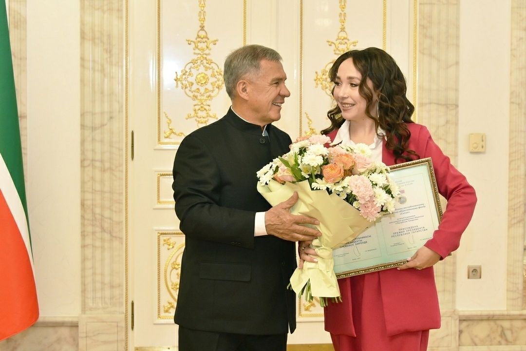 Рустам Минниханов вручил премии за вклад в развитие институтов гражданского общества