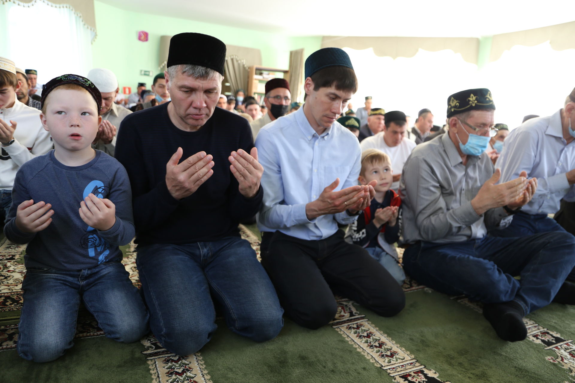 Завтра праздник ураза. Ураза-байрам 2023 Москва Центральная мечеть. Ураза Тюлячи. Ураза байран в Оренбурге 2021. Ураза-байрам 2022 Дрожжаное.