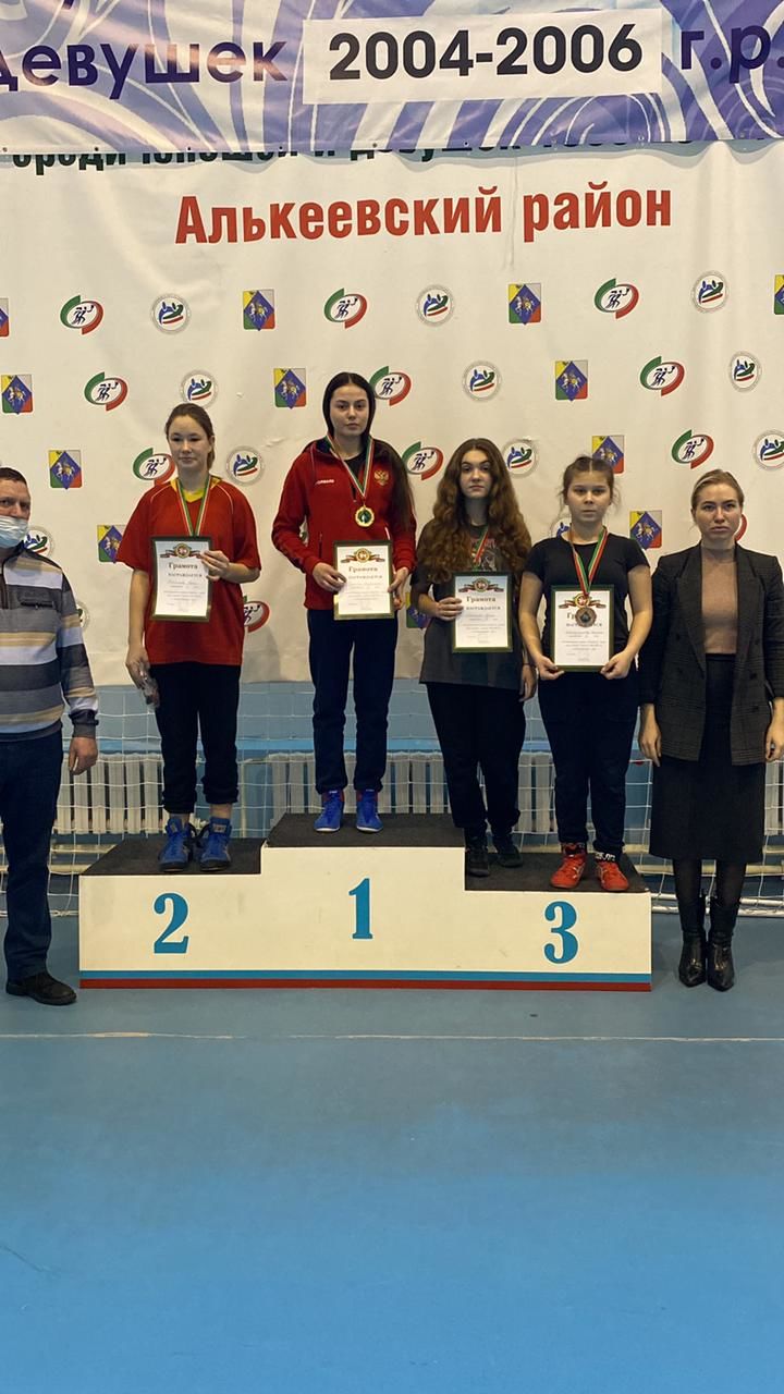 Борцы из Алексеевского района завоевали множество медалей на республиканском турнире