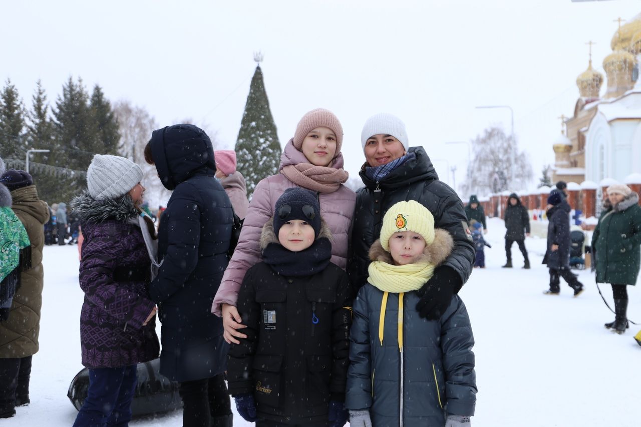 Фоторепортаж: В Алексеевском весело прошли Рождественские гуляния