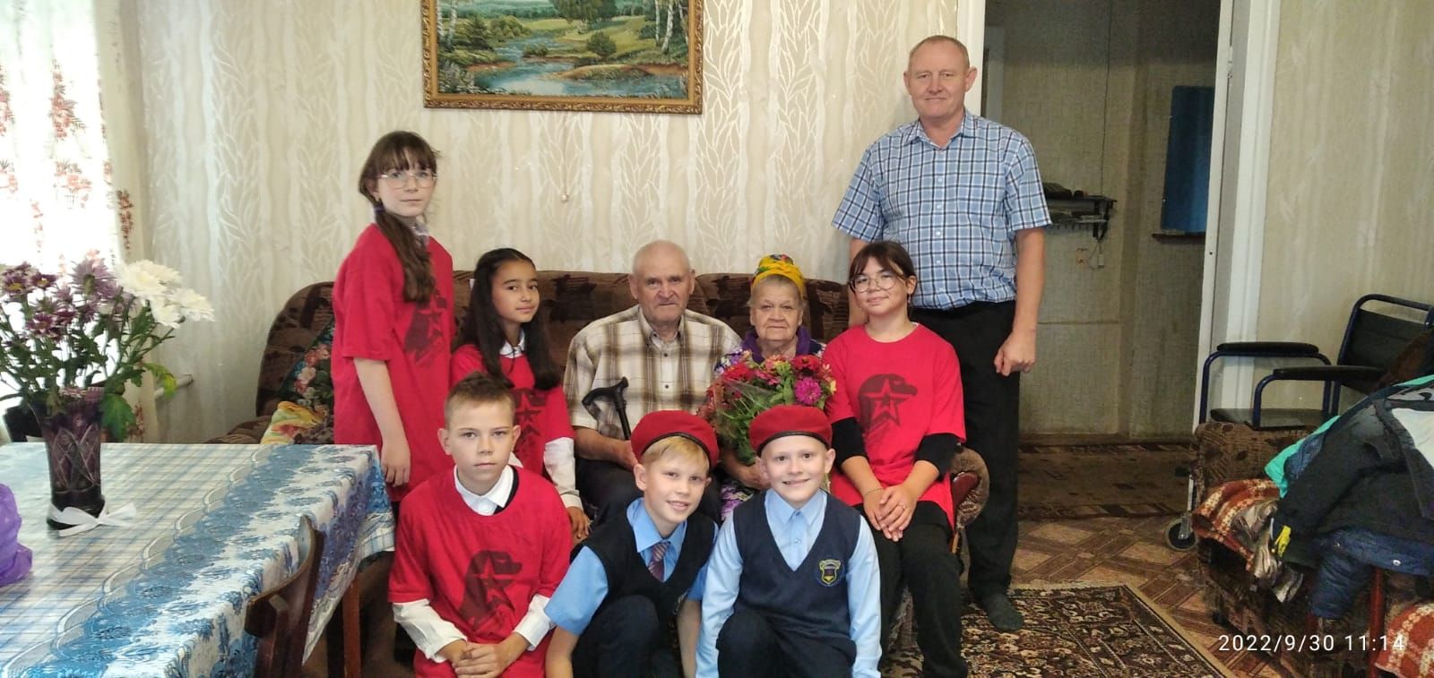 Накануне Дня пожилого человека юнармейцы второй школы навестили семью пожилых