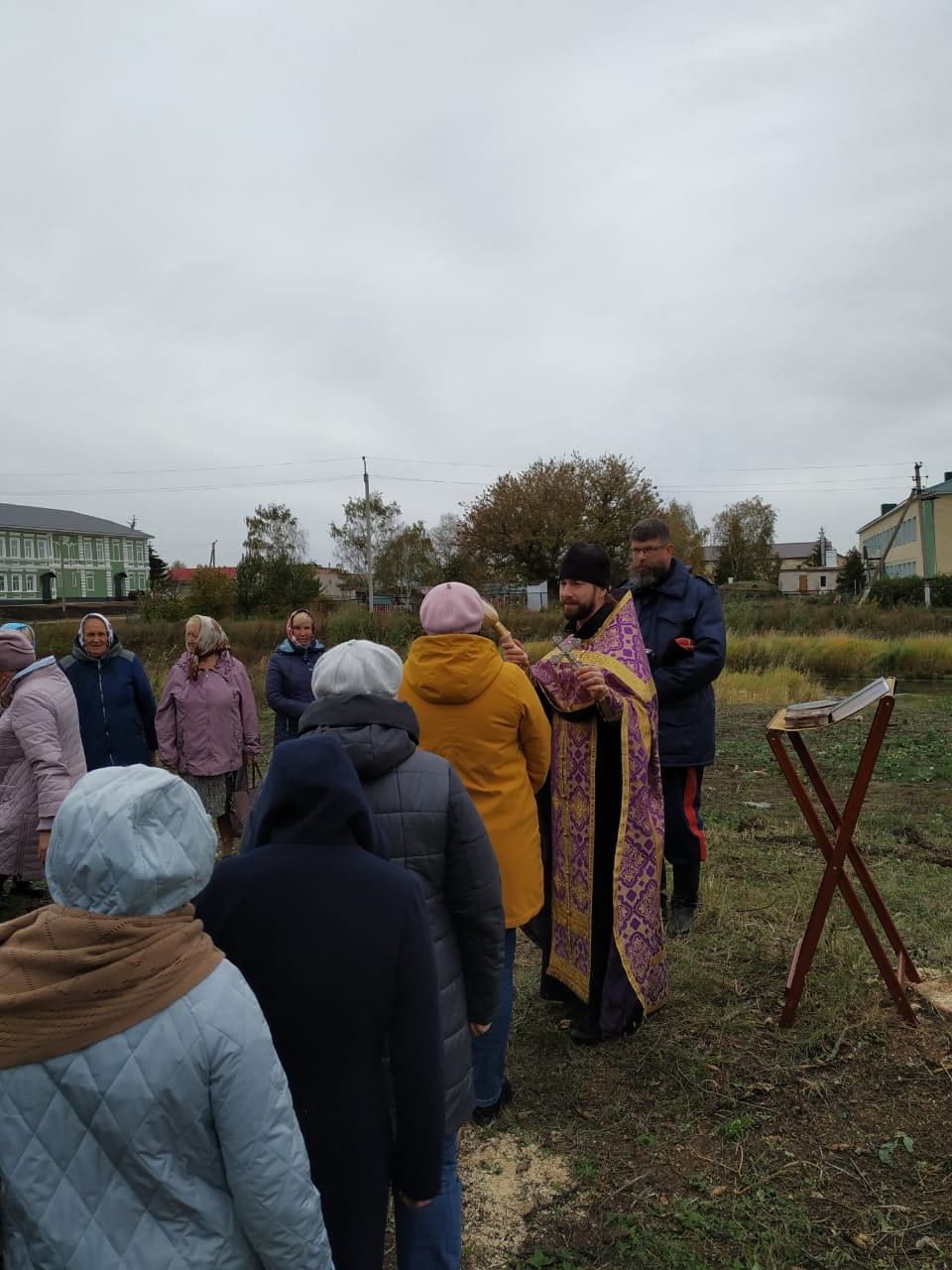 В Билярске на месте будущей часовни провели молебен и забили первые сваи