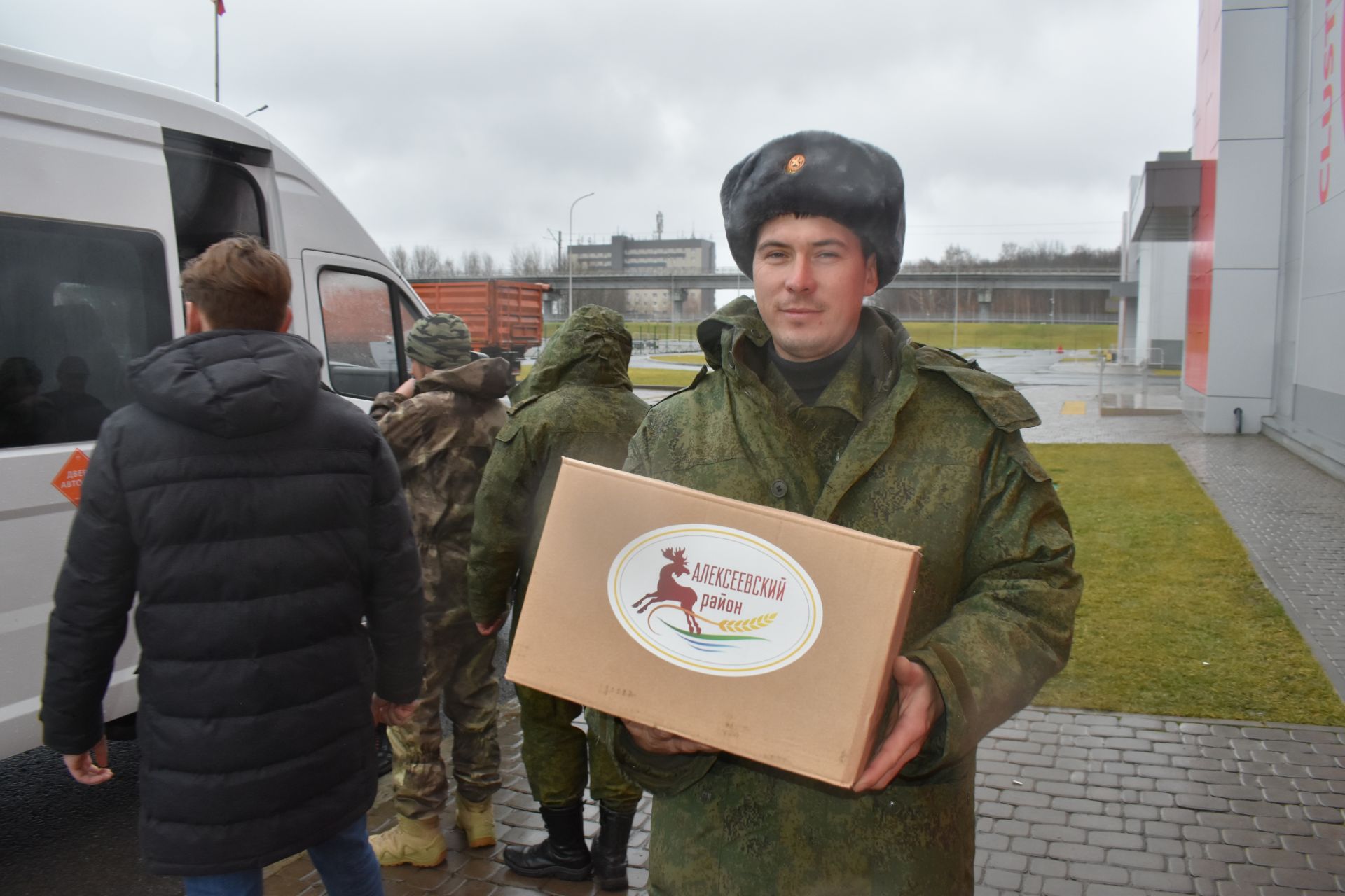 Алексеевским мобилизованным, проживающим в Казань Экспо, доставили продукты и предметы первой необходимости