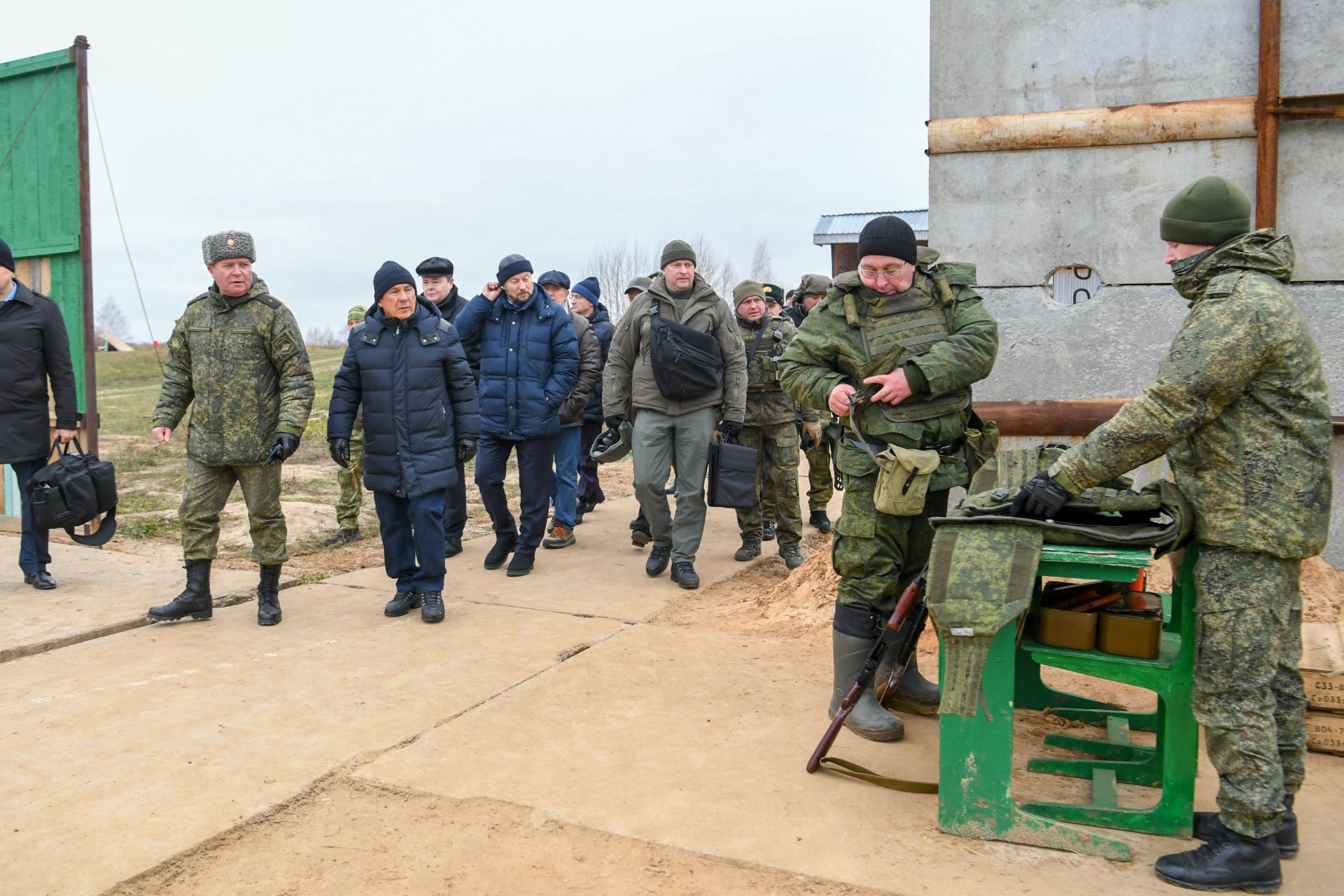 Рустам Минниханов посетил пункты размещения мобилизованных татарстанцев