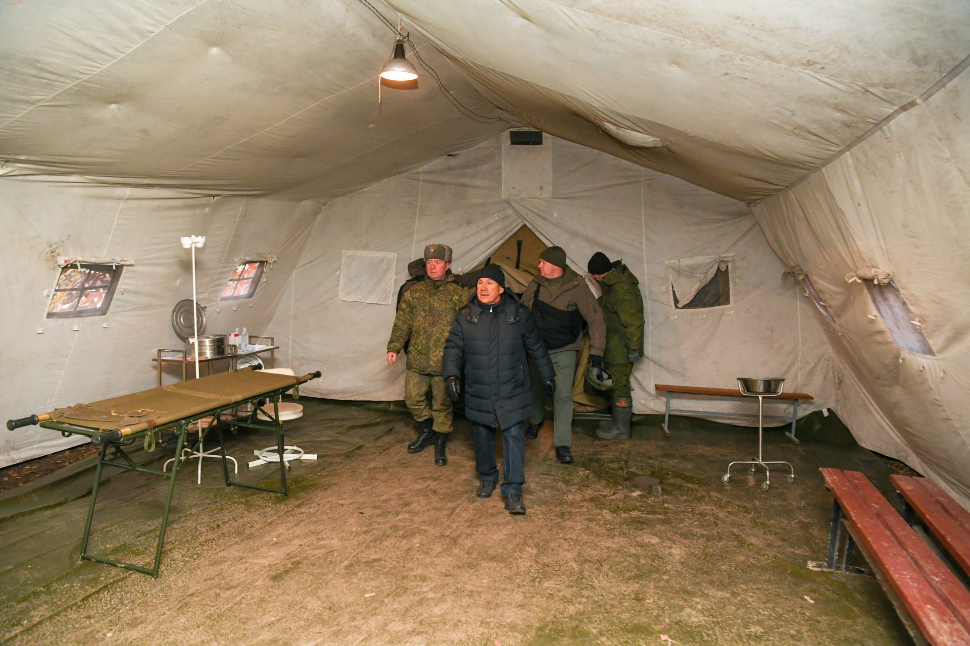 Рустам Минниханов посетил пункты размещения мобилизованных татарстанцев