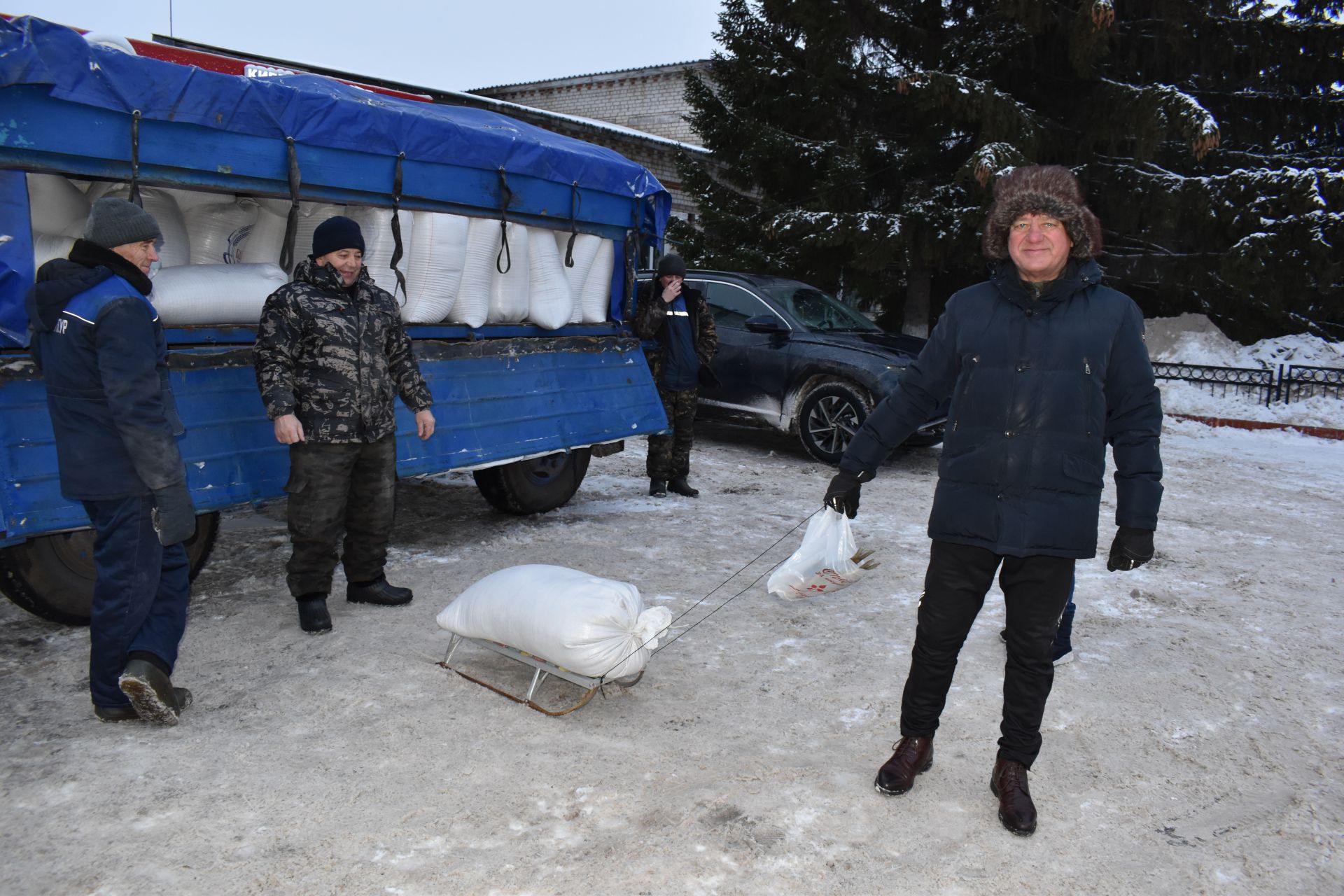 На зимней ярмарке в Алексеевском торговали елками, мясом и валенками