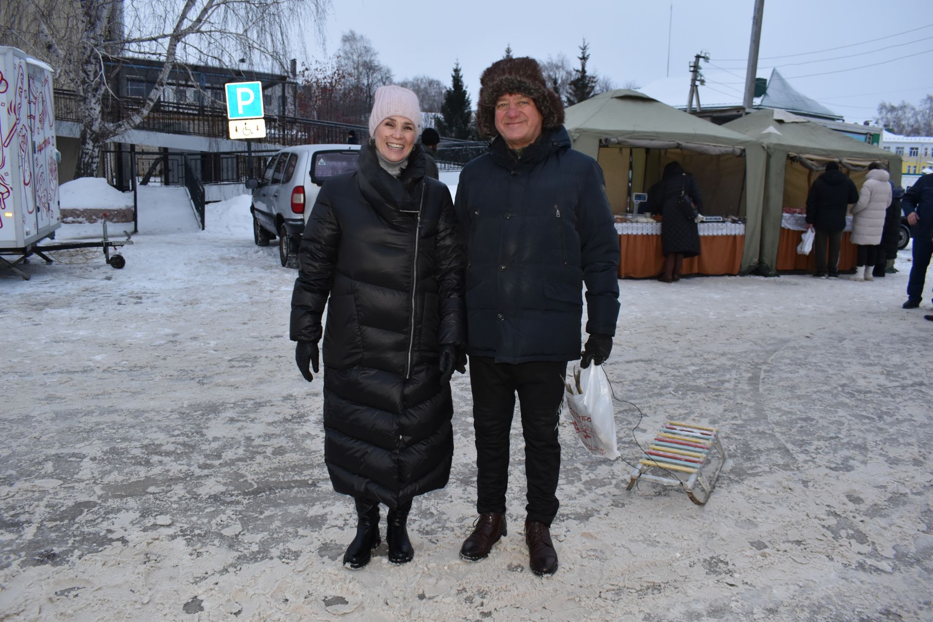 На зимней ярмарке в Алексеевском торговали елками, мясом и валенками