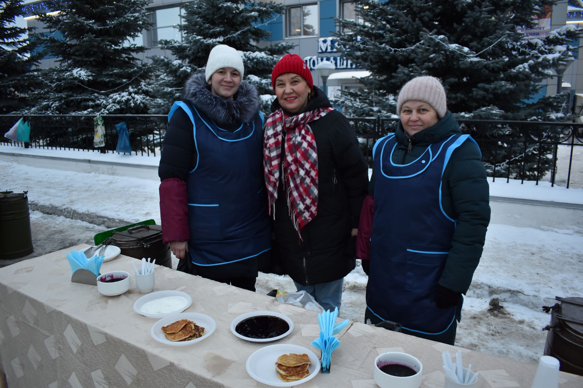 На зимней ярмарке в Алексеевском торговали елками, мясом и валенками