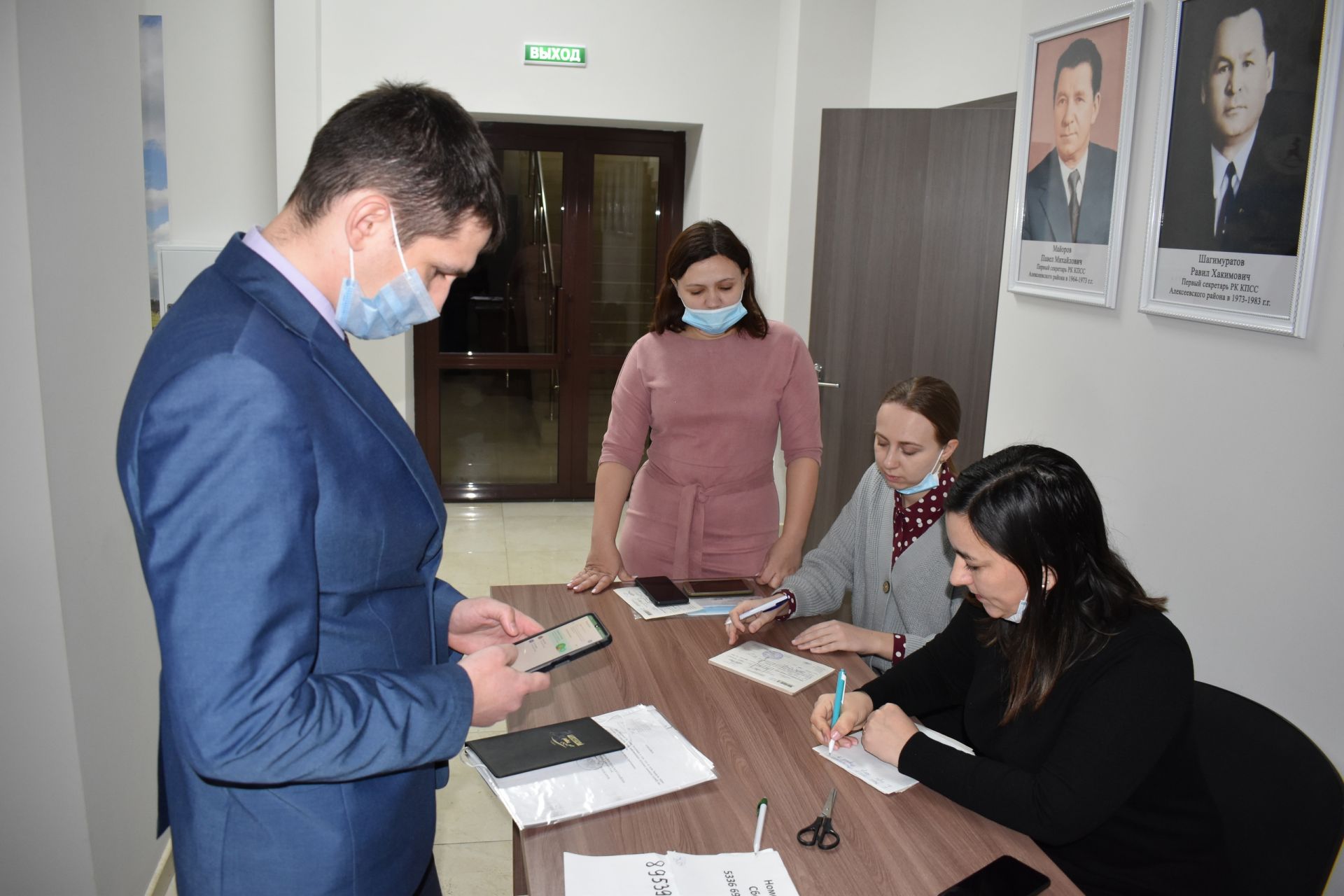 Депутаты Алексеевского районного Совета приняли участие в акции «Подари подписку»
