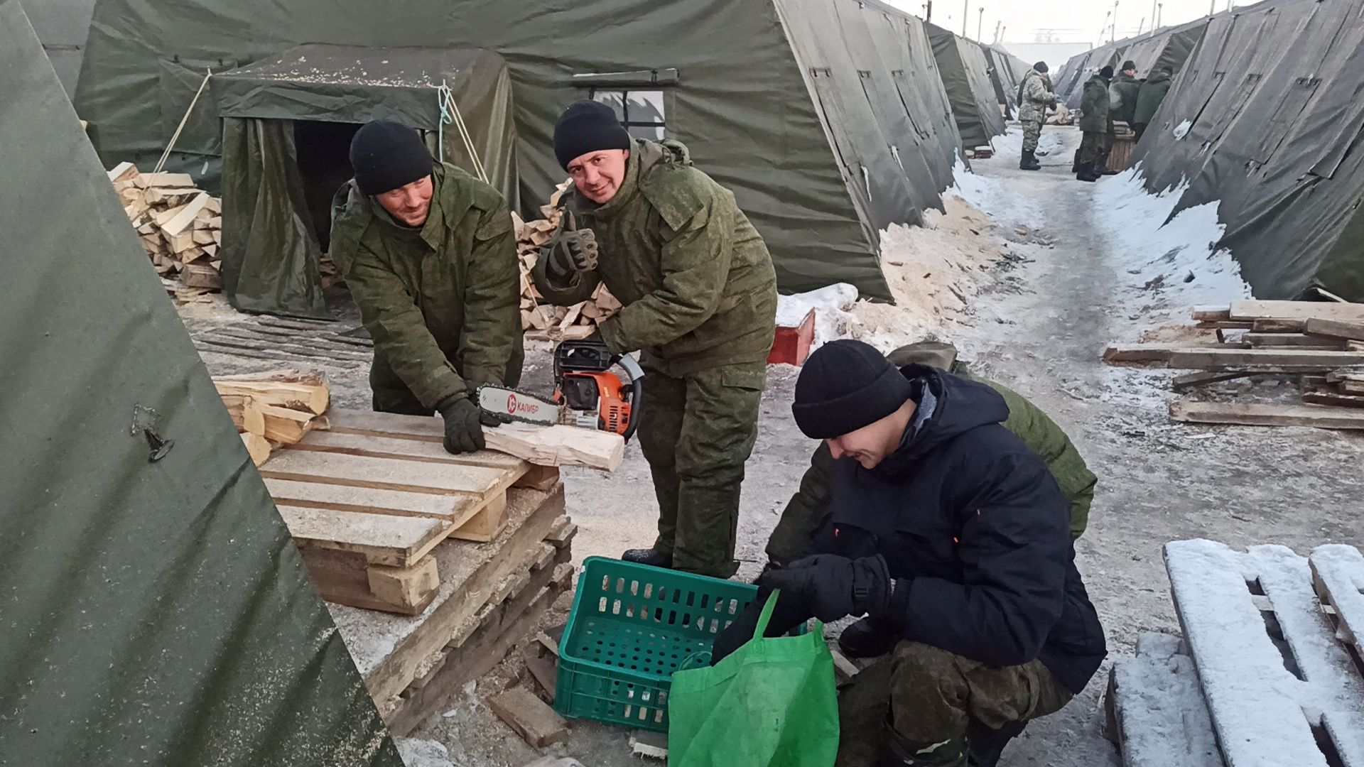 Жители Алексеевского и Чистопольского районов приобрели дрова для мобилизованных