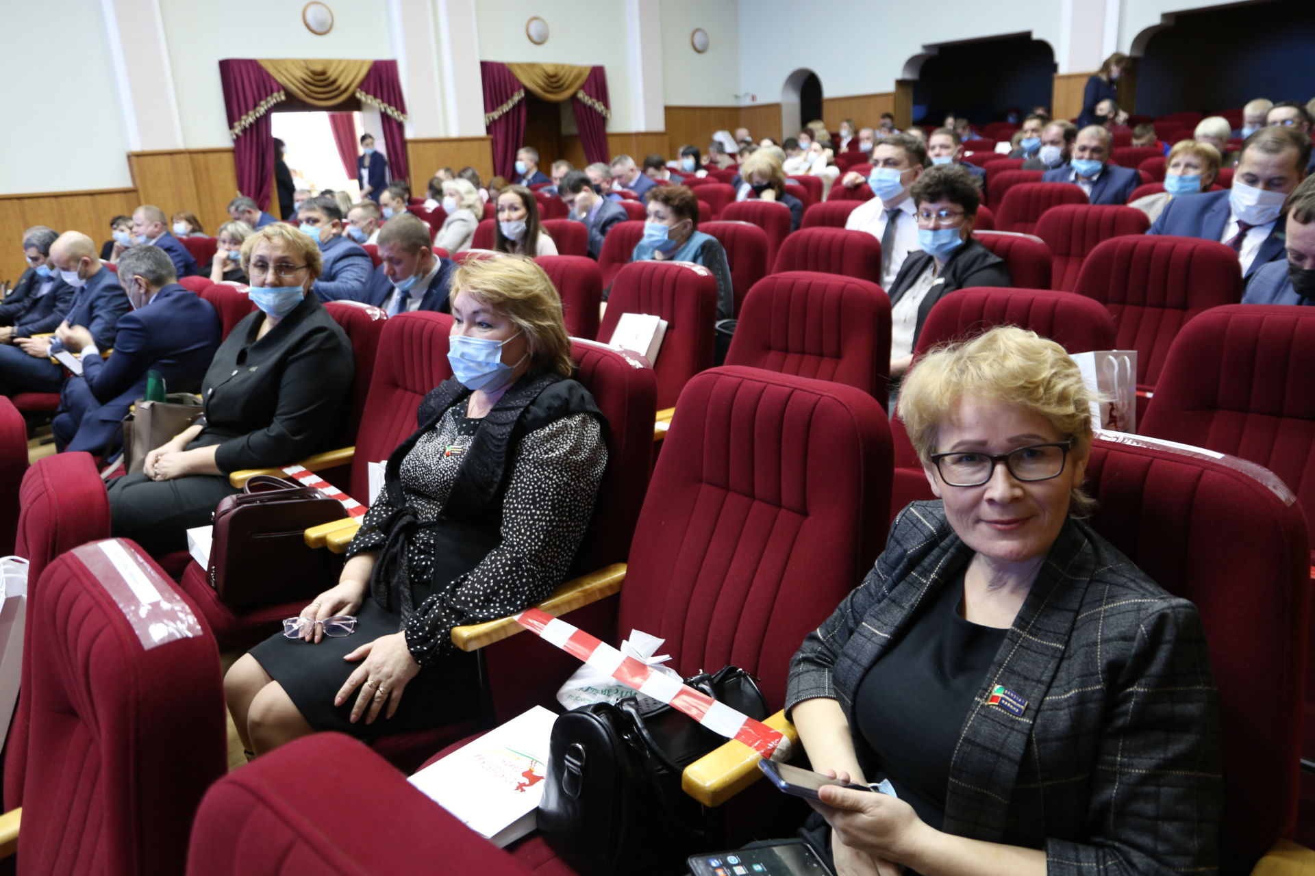 Фоторепортаж: выставка товаропроизводителей и почетные награды жителей Алексеевского района