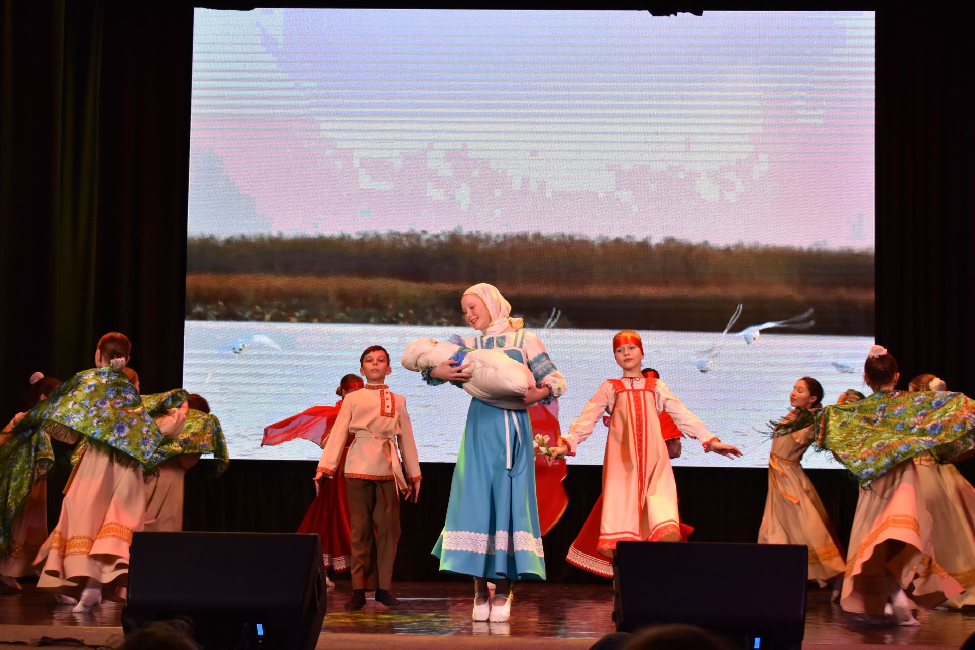 В Алексеевском прошел яркий концерт, посвященный 8 марта
