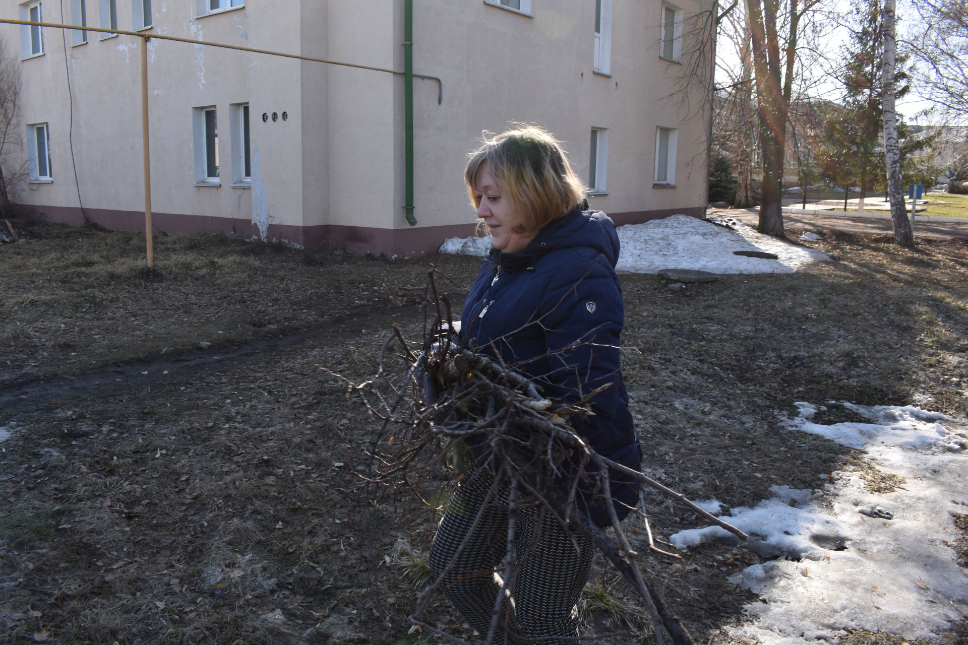 Фоторепортаж: алексеевцы навели порядок в центре поселка