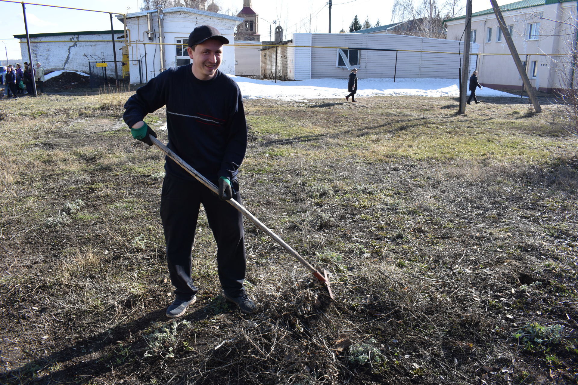 Фоторепортаж: алексеевцы навели порядок в центре поселка