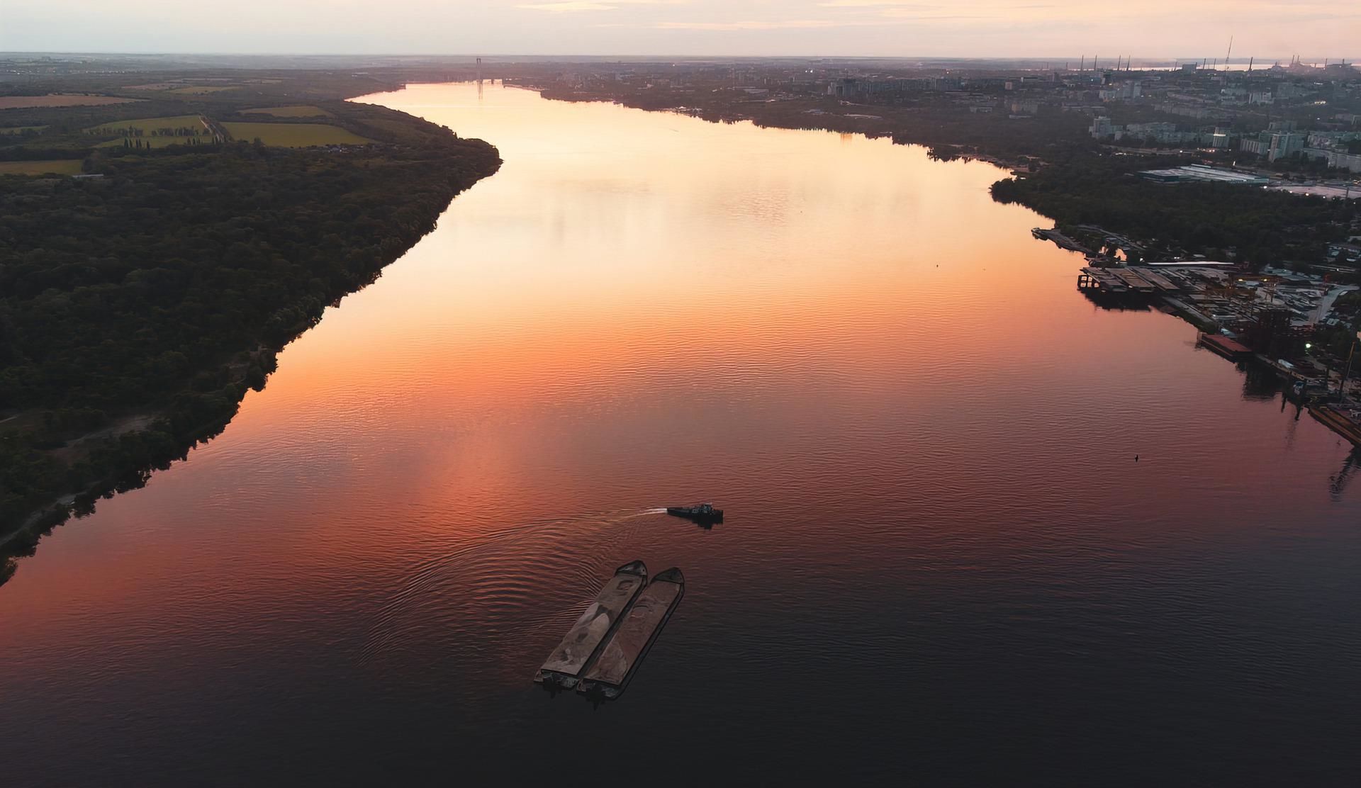 River bay. Речной залив. Речная бухта. Залив реки.