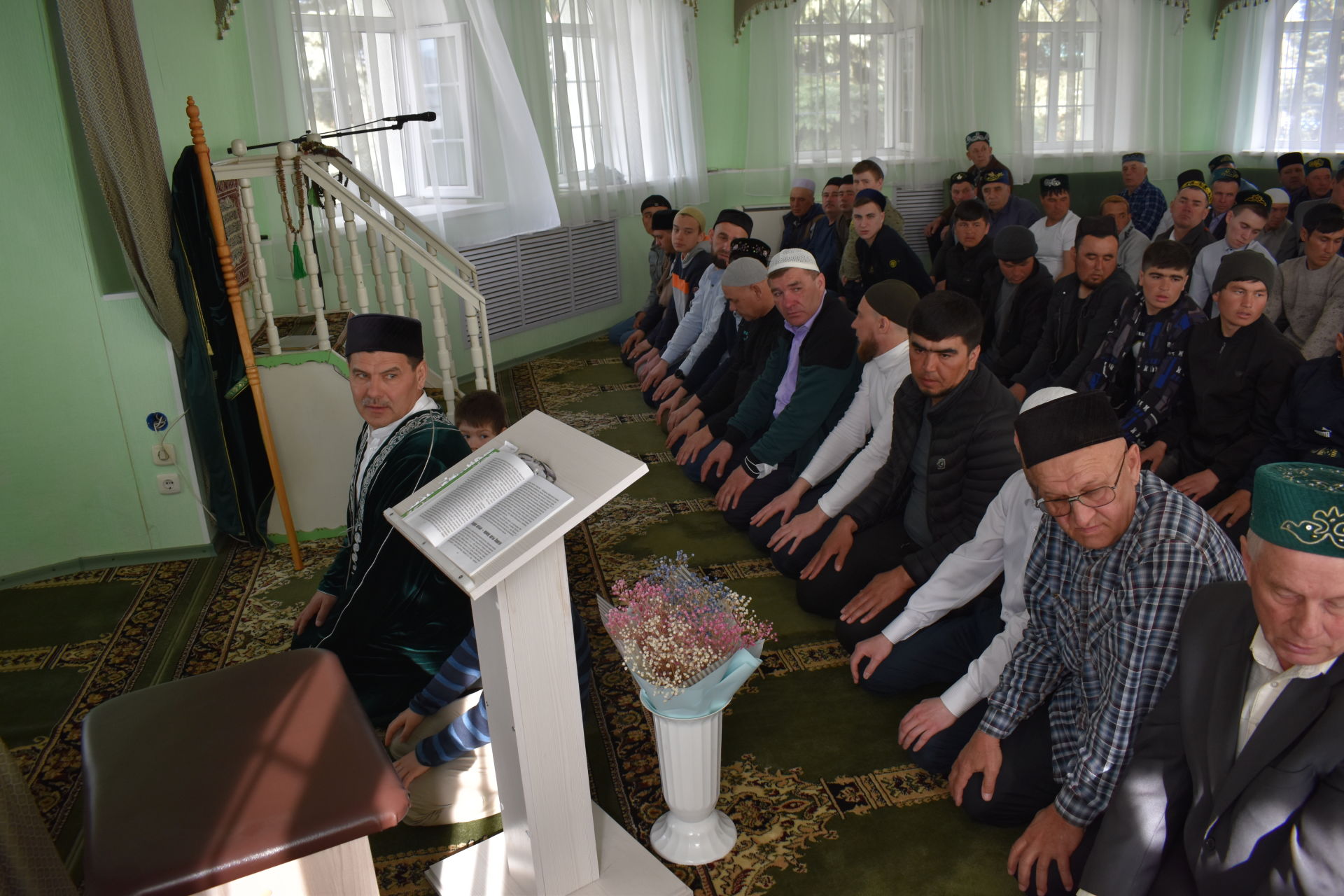 В праздник Ураза-байрам мусульмане Алексеевского собрались в Центральной мечети