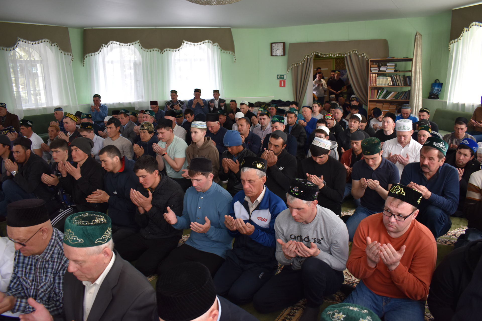 В праздник Ураза-байрам мусульмане Алексеевского собрались в Центральной мечети