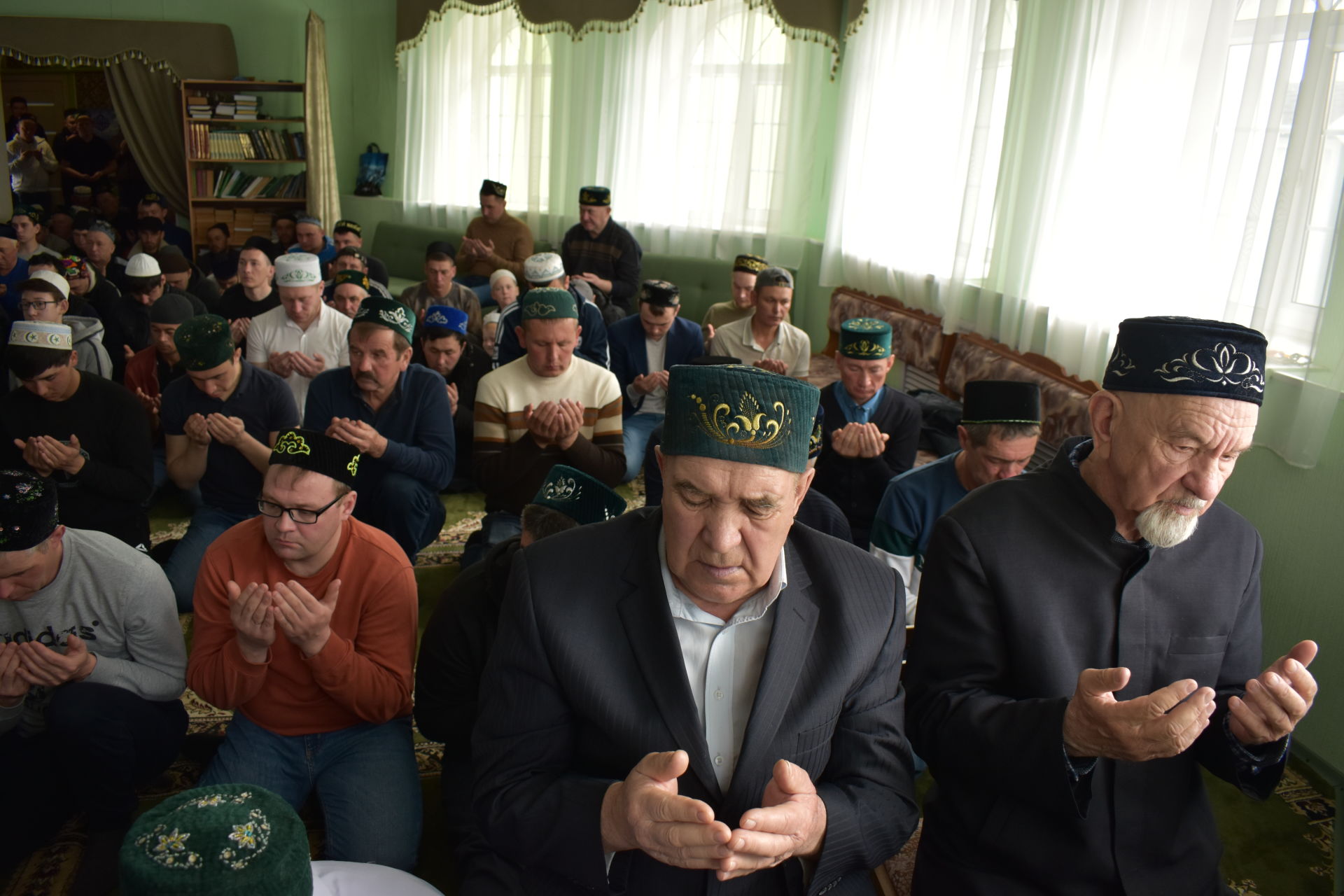 В праздник Ураза-байрам мусульмане Алексеевского собрались в Центральной мечети