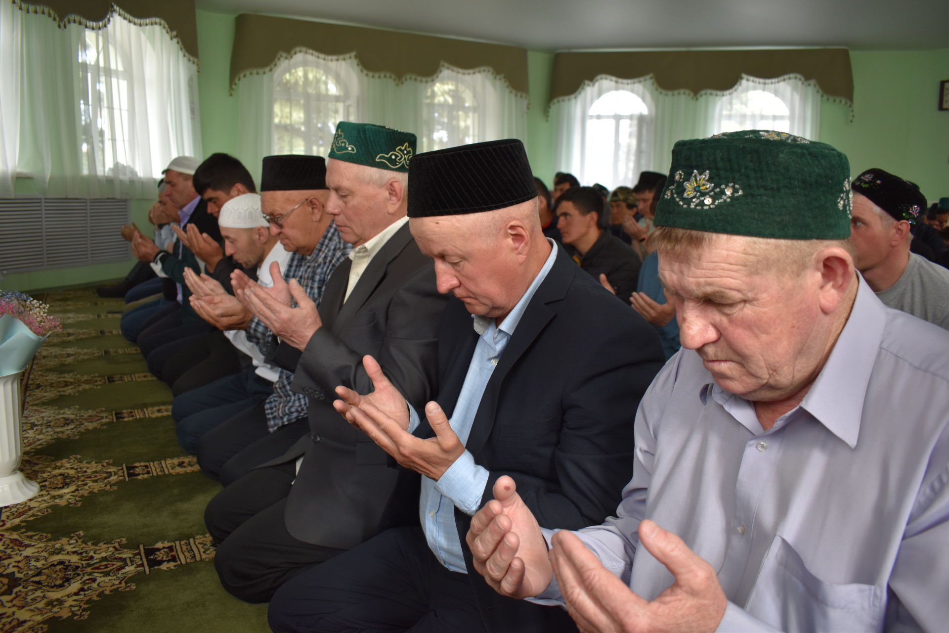 В праздник Ураза-байрам мусульмане Алексеевского собрались в Центральной мечети