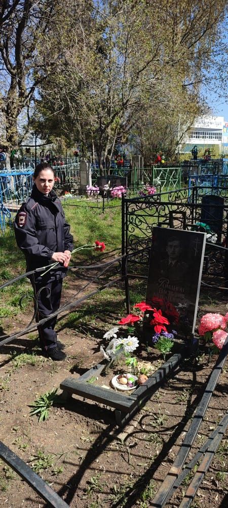 Сотрудники полиции и ветераны МВД в канун 9 мая почтили память сотрудников правоохранительных органов