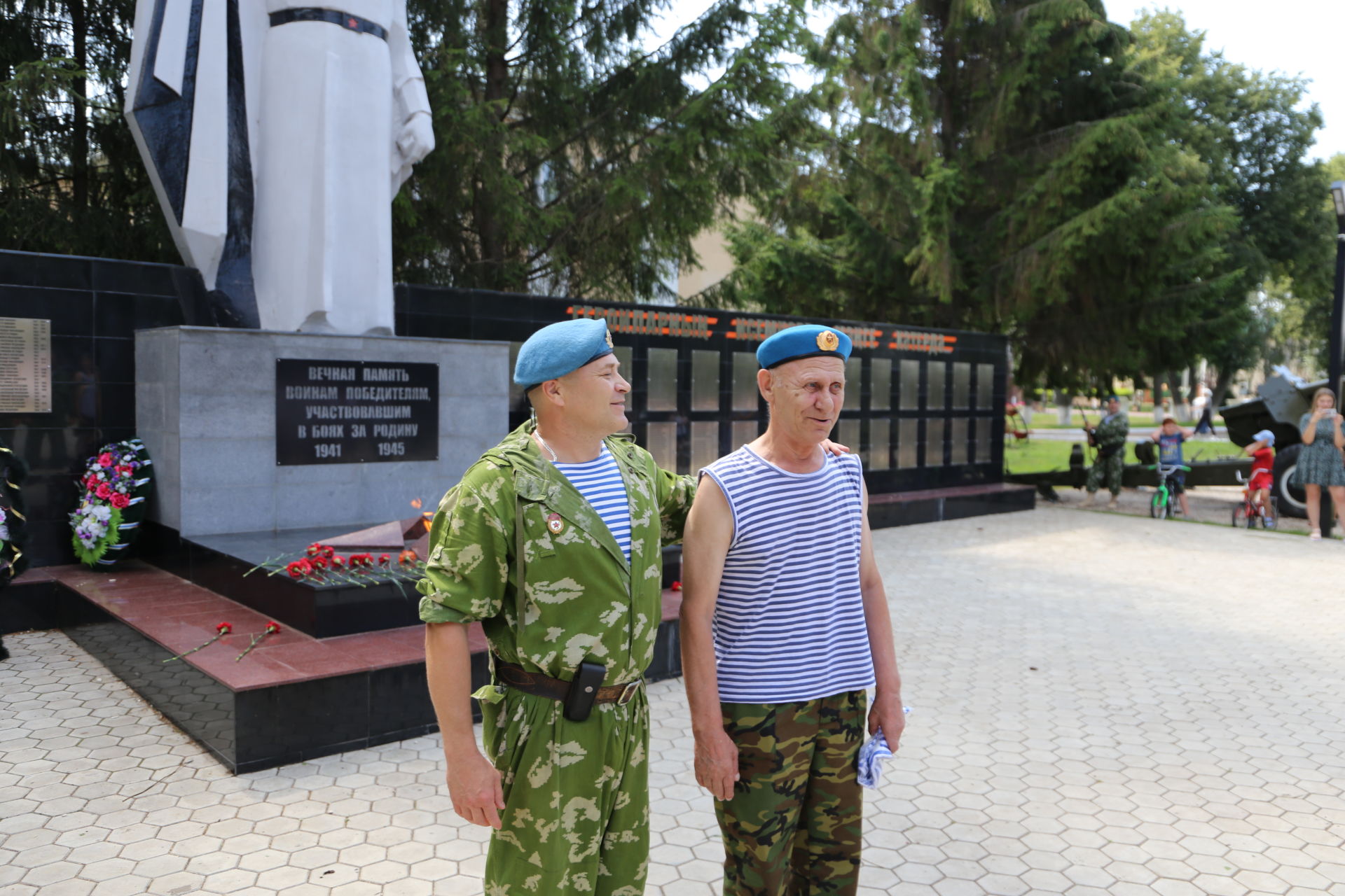 Алексеевские десантники почтили память павших в годы Великой Отечественной войны