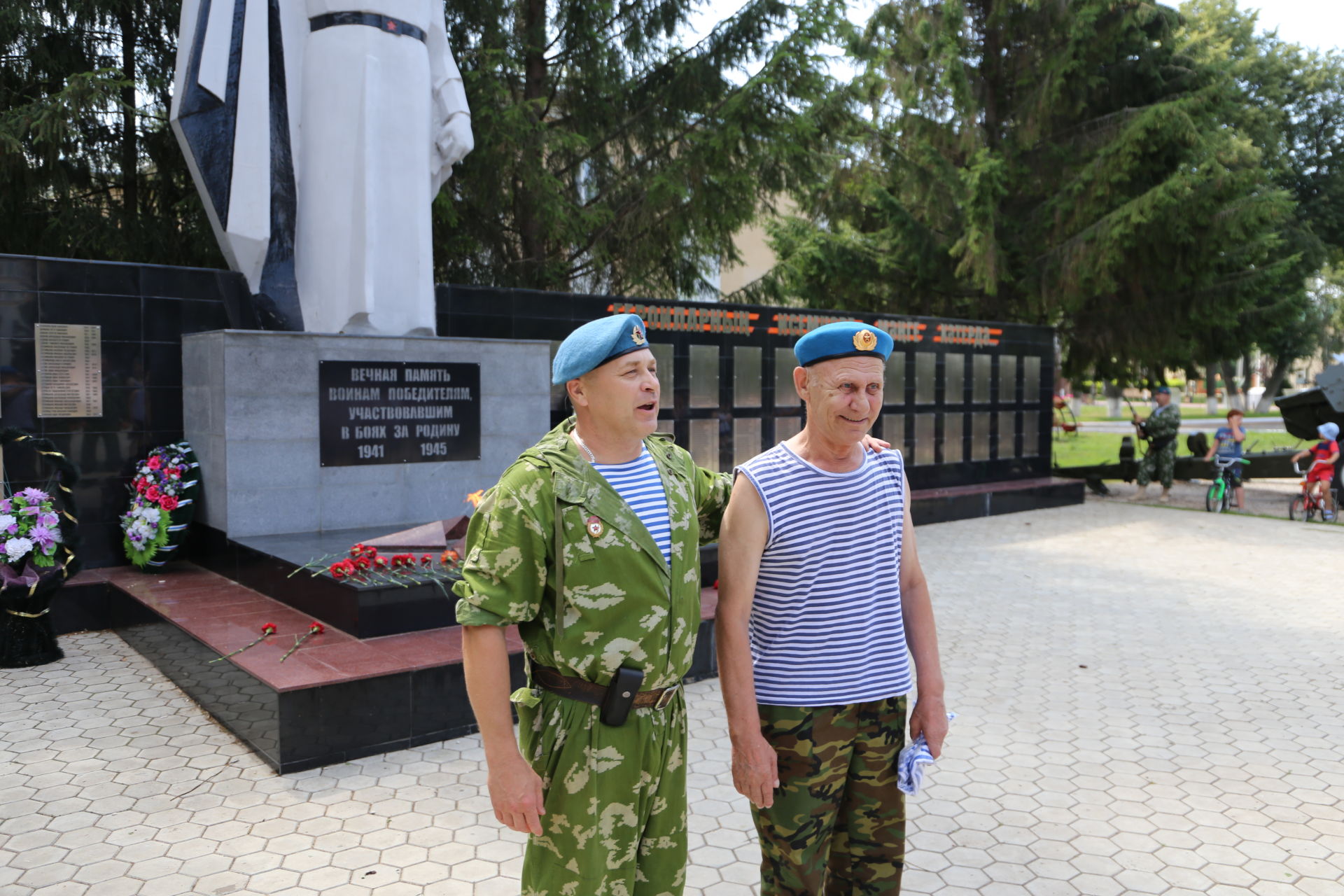 Алексеевские десантники почтили память павших в годы Великой Отечественной войны