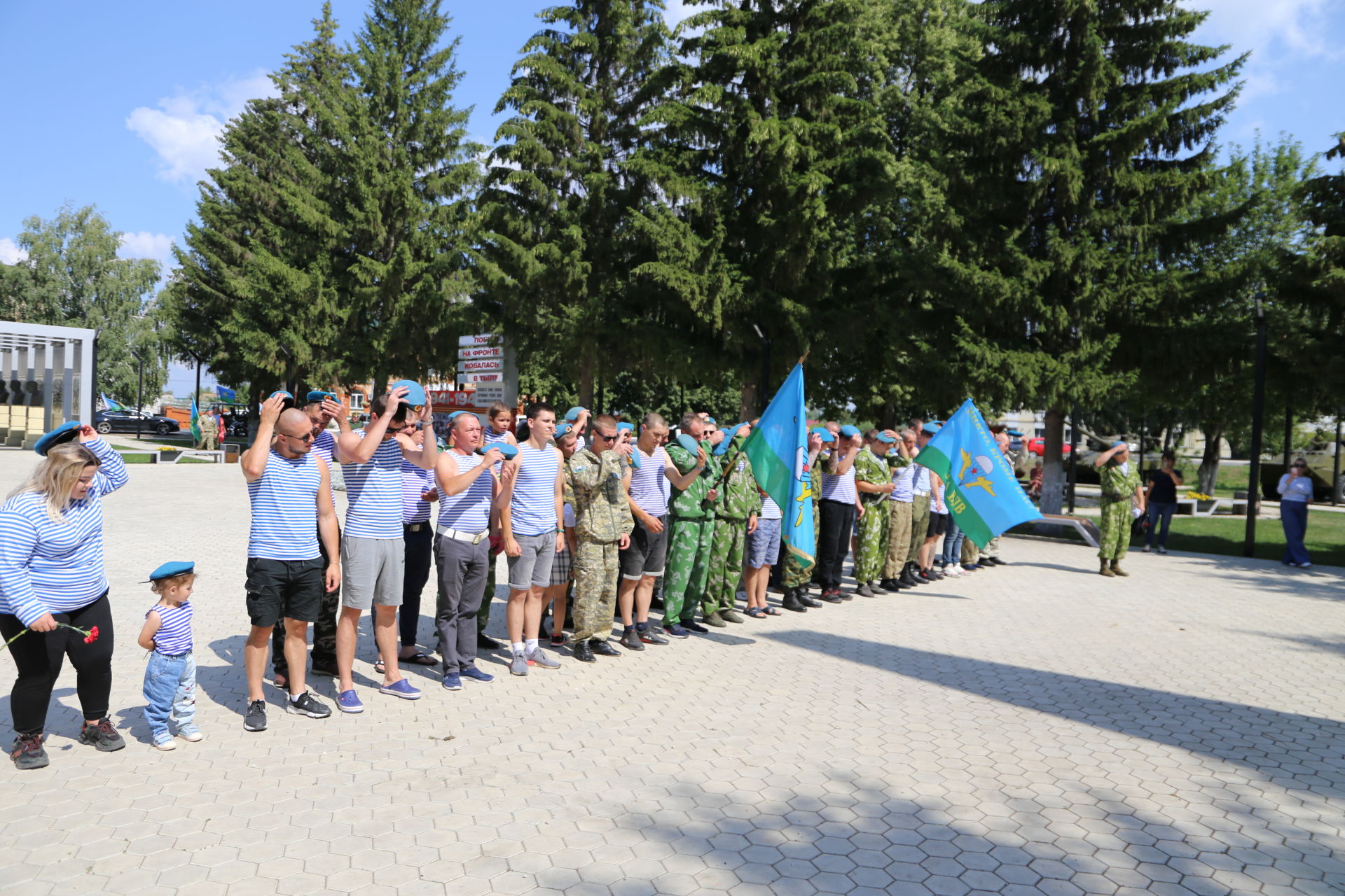 Алексеевские десантники почтили память павших в годы Великой Отечественной войны