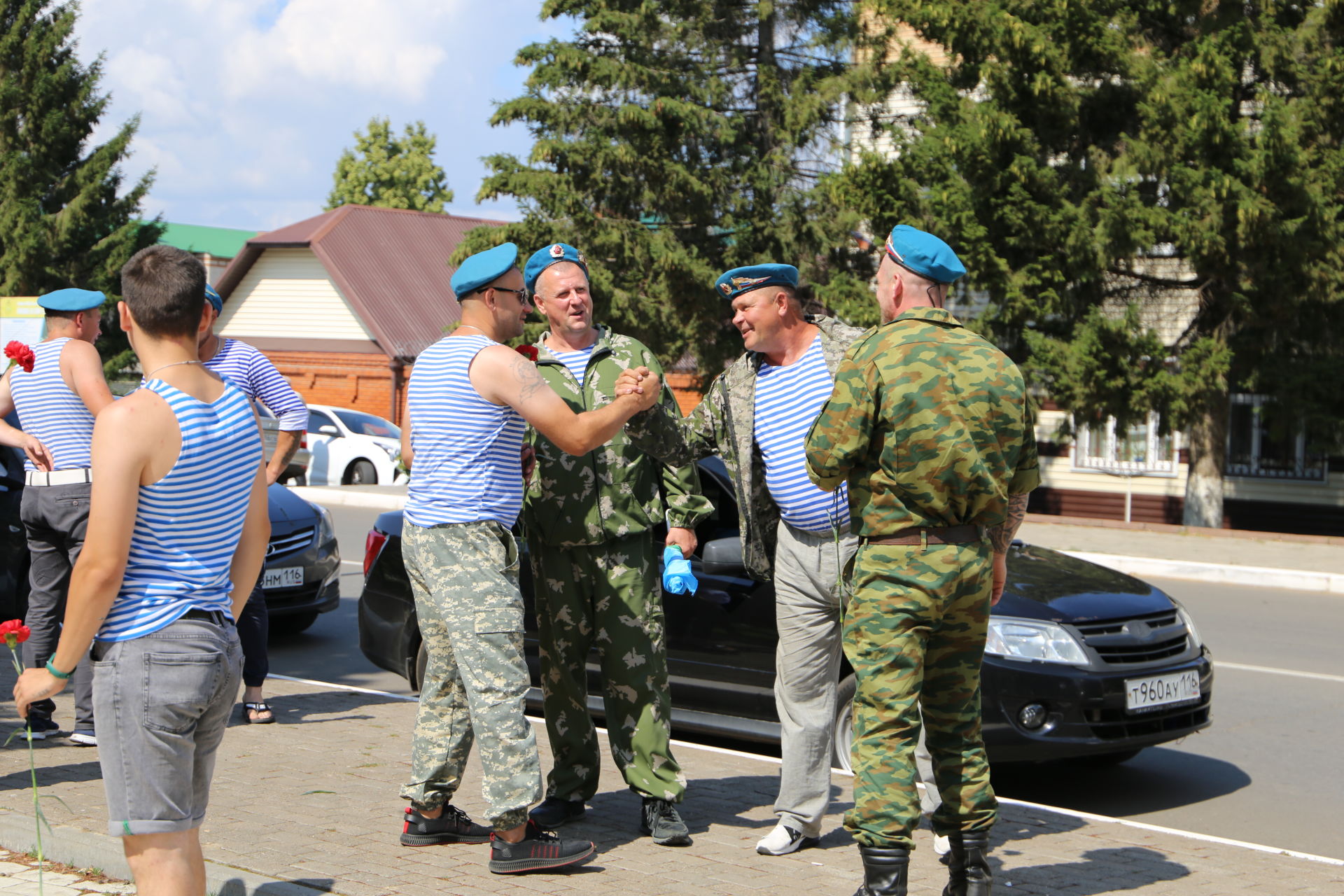 Алексеевские десантники почтили память павших в годы Великой Отечественной войны